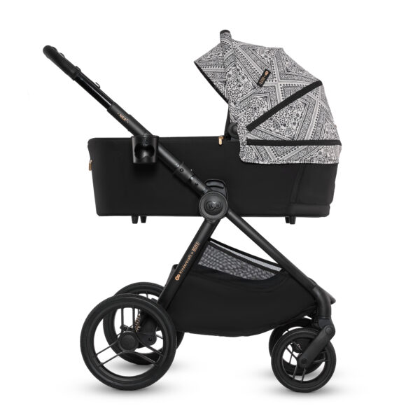 3080e47b-891e-4d02-bbb7-958061ac3895 Poussette polyvalente NEA 2 - Lunar Black
