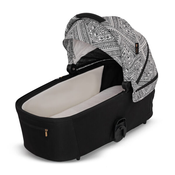 4a04af58-0dcc-4730-bb33-c850c10c60a7 Poussette polyvalente NEA 2 - Lunar Black
